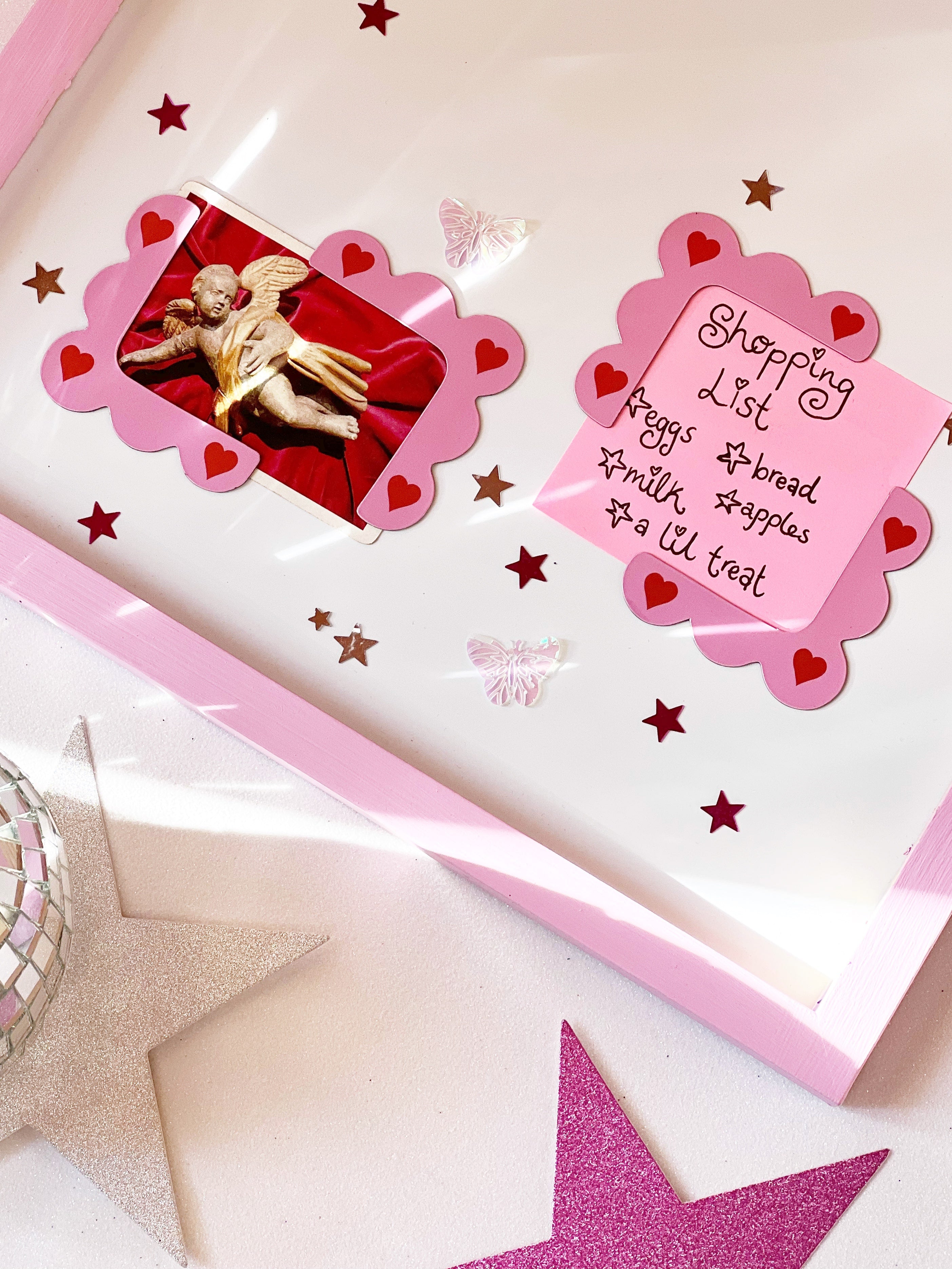 scalloped heart corner frame magnet set