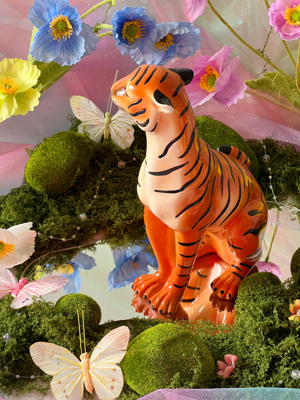 orange tiger statue